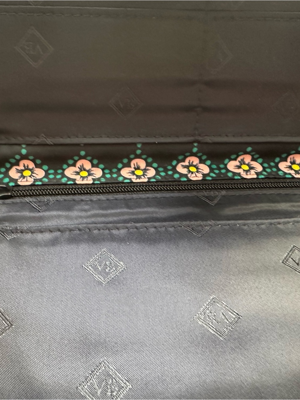 Deluxe Edition Vera Bradley Kaleidoscope RFID Wristlet Crossbody - Picture 10 of 14